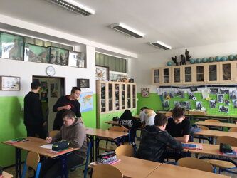 Přírodopis v 8.B- Běhací diktát na téma Kožní choroby